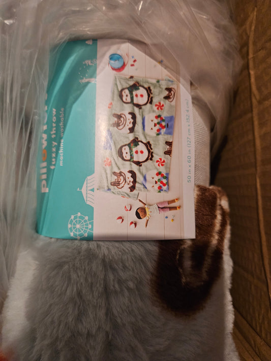 Pillowfort Fuzzy Throw Blanket — Holiday Penguin Print